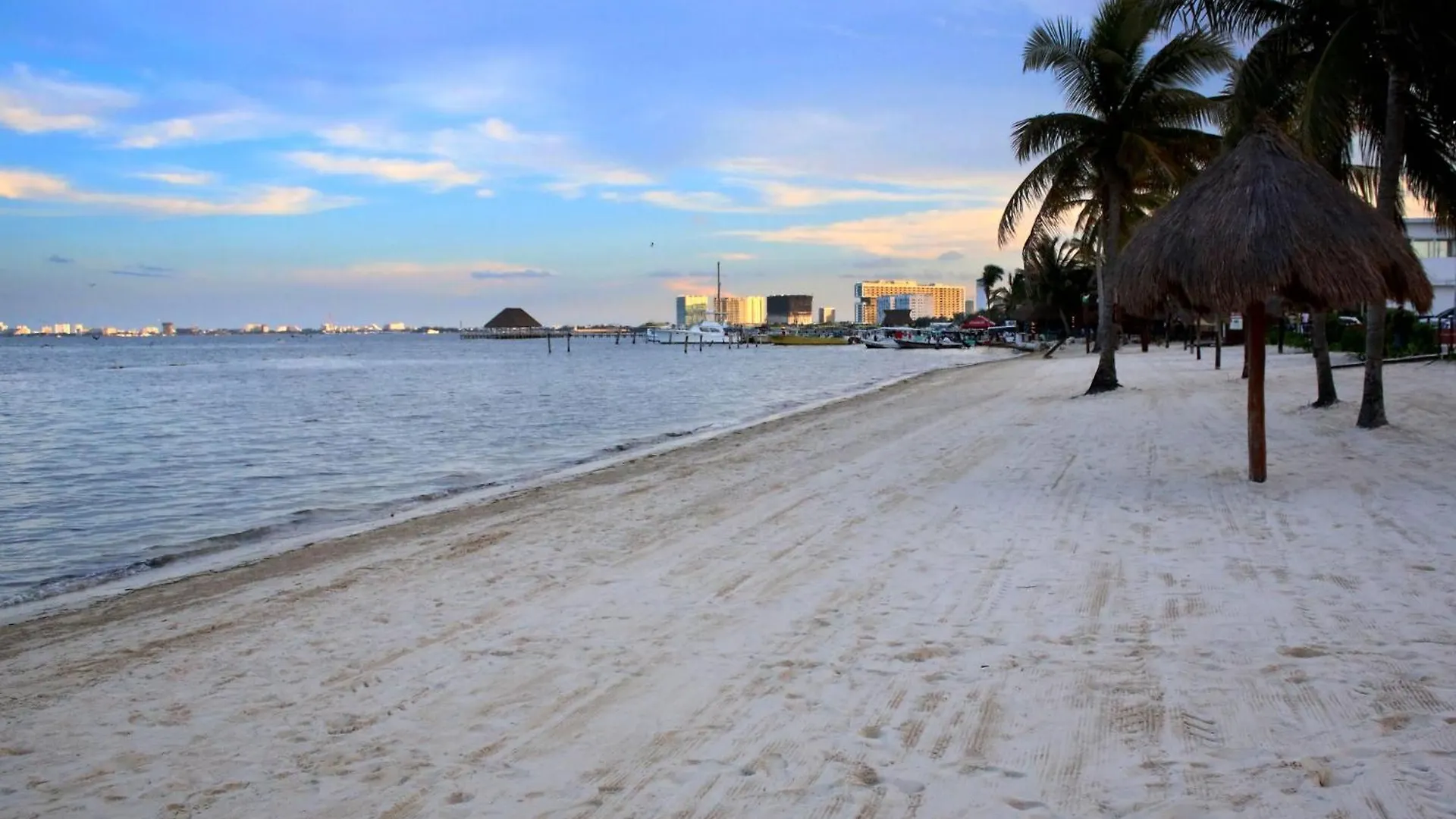 Beautiful Home By The Beach - 3Bedrooms, 2.5Baths Cancún 0*,